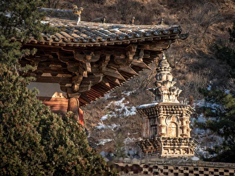 屋檐为什么伸出将近4米?答案藏在一面怕水的墙里
