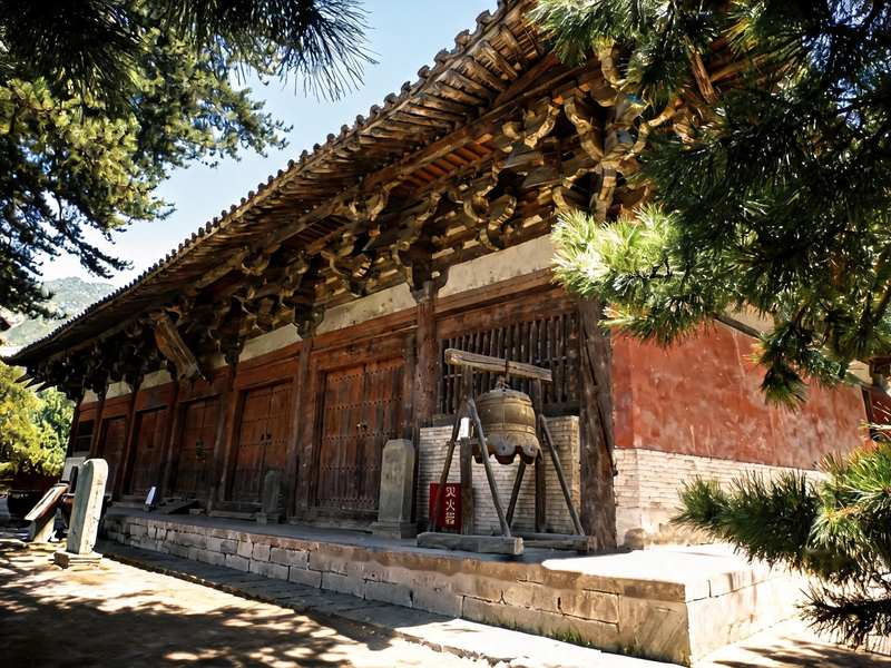 柱子会"长高":三处看不见的巧思,撑住一座飞檐
